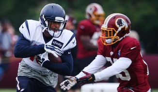  Houston Texans wide receiver Cecil Shorts III, center, shakes past Washington Redskins defensive back Justin Rogers during a joint NFL training camp in Richmond, Va., Friday, Aug. 7, 2015. (AP Photo/Jason Hirschfeld)