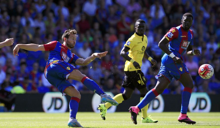 Crystal Palace&#39;s Yohan Cabaye, left, has a shot during their English Premier League soccer match against Aston Villa at Selhurst Park, London, Saturday, Aug. 22, 2015. (Jonathan Brady/PA via AP)     UNITED KINGDOM OUT     -    NO SALES      -     NO ARCHIVES