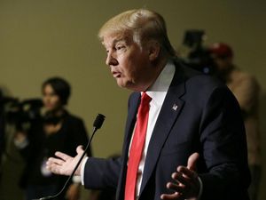 Trump dumps insults on questioners, insists on control