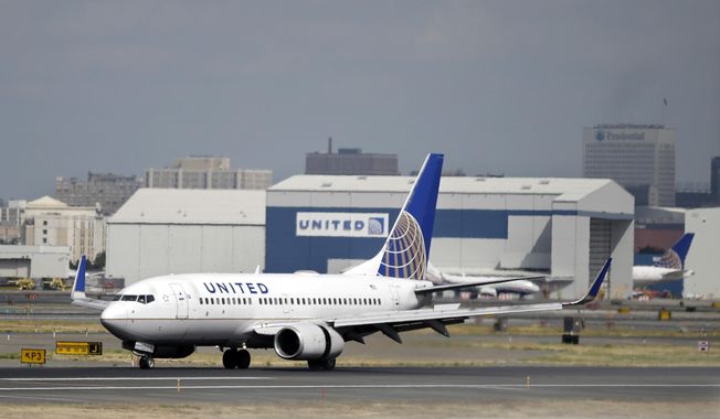 A United Airlines passenger plane lands at Newark Liberty International Airport Wednesday, Sept. 9, 2015, in Newark, N.J. Oscar Munoz, a railroad executive and head of United&#x27;s audit committee, was named CEO and president. (AP Photo/Mel Evans)