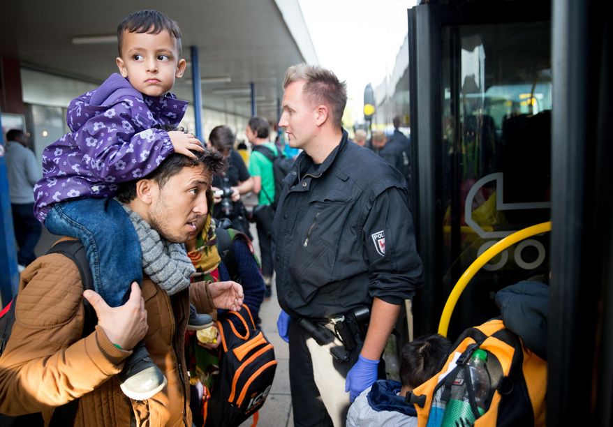 Migrants arrive from Munich at Schoenefeld train station near Berlin, Sunday Sept. 13, 2015. ( Kay Nietfeld/dpa via AP)