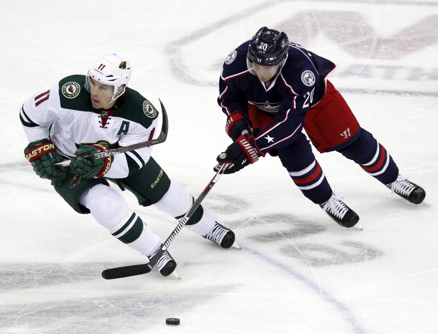 Minnesota Wild&#39;s Zach Parise, left, works for the puck against Columbus Blue Jackets&#39; Brandon Saad during the third period of an NHL hockey game in Columbus, Ohio, Tuesday, Jan. 5, 2016. Minnesota won 4-2. (AP Photo/Paul Vernon)