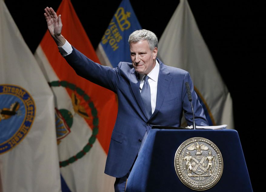 New York Mayor Bill de Blasio waves upon arriving on stage for his State of the City address, Thursday, Feb. 4, 2016, at Lehman College in the Bronx borough of New York. (AP Photo/Kathy Willens)