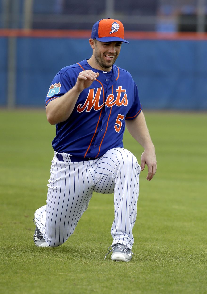 New York Mets third baseman David Wright warms up during spring training baseball practice Friday, Feb. 19, 2016, in Port St. Lucie, Fla. (AP Photo/Jeff Roberson)