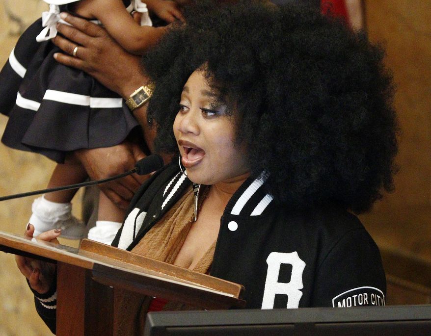 "American Idol" contestant La'Porsha Renae of McComb, sings a soulful, a cappella version of "Amazing Grace" before the House of Representatives at the Capitol in Jackson, Miss., Thursday, April 21, 2016, where she was honored with a resolution for her achievements on the television show. Renae is the runner-up to "American Idol" winner Trent Harmon of Amory. Both Mississippi natives dominated the fifteenth and final season of Fox TV's hit singing contest. (AP Photo/Rogelio V. Solis)