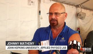 Johnny Matheny demonstrates the Pentagon&#39;s Modular Prosthetic Limb&quot; at the DARPA Technology Expo in Washington, D.C. (Tech Insider video screenshot)