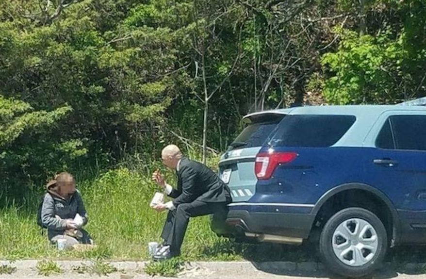 Massachusetts State Trooper Luke Bonin shares a meal with a panhandler in Massachusetts. (Facebook, Massachusetts State Police)