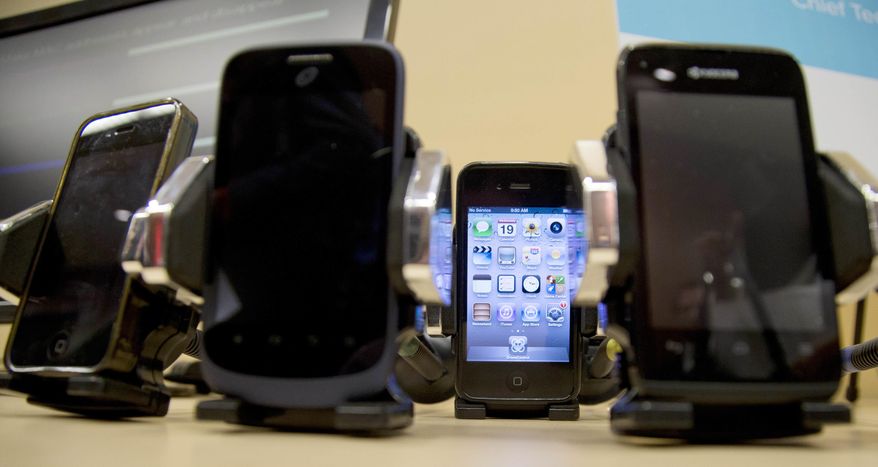 Border agents searching cellphones and other electronics without warrants has raised privacy concerns among civil liberties groups and privacy advocates. (AP Photo/Carolyn Kaster)