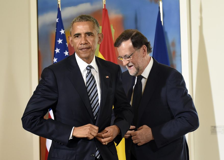 U.S President Barack Obama, left, and Spain's acting Prime Minister Mariano Rajoy stand following their media availability in Madrid, Spain, at the Palacio de la Moncloa, Sunday, July 10, 2016. (AP Photo/Susan Walsh)