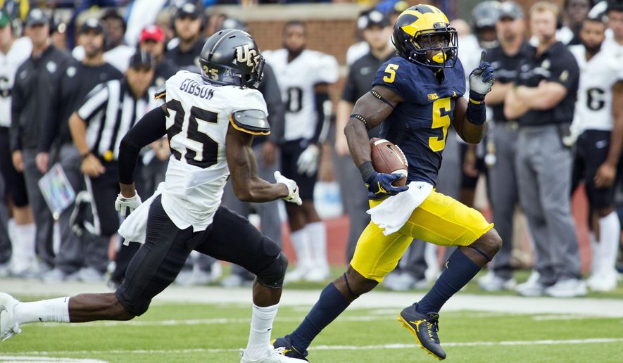 Michigan linebacker Jabrill Peppers (5), defended by Central Florida defensive back Kyle Gibson (25), returns a kick off in the second quarter of an NCAA college football game at Michigan Stadium in Ann Arbor, Mich., Saturday, Sept. 10, 2016. (AP Photo/Tony Ding)