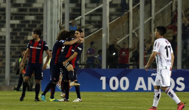 Players of Argentina's San Lorenzo celebrate after their match against Chile's Palestino after Copa Sudamericana soccer match in Santiago, Chile, Thursday, Oct. 27, 2016. (AP Photo / Esteban Felix)