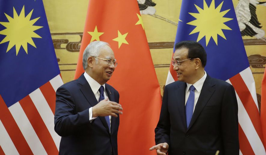 Malaysia&#39;s Prime Minister Najib Razak, left, and China&#39;s Premier Li Keqiang chat during a signing ceremony following their meeting at the Great Hall of the People in Beijing Tuesday, Nov. 1, 2016. (Jason Lee/Pool Photo via AP)