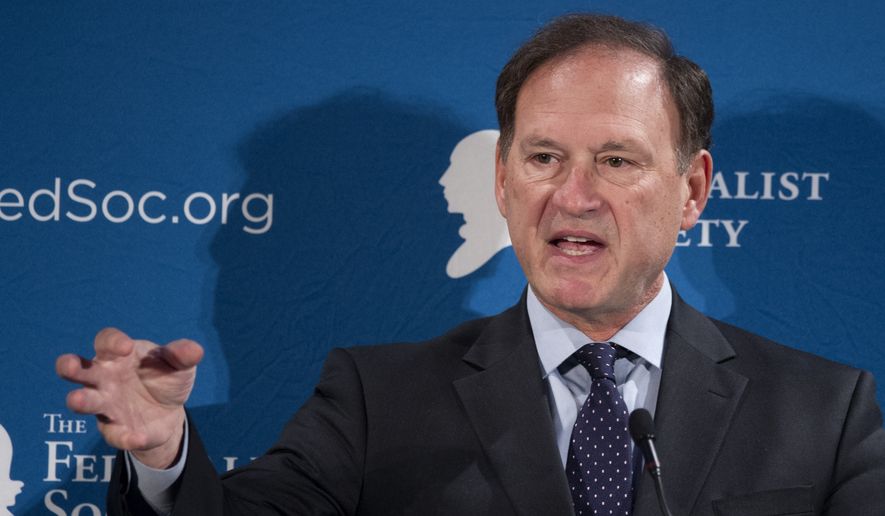 Supreme Court Justice Samuel Alito speaks at the Federalist Society&#39;s National Lawyers Convention in Washington, Thursday, Nov. 17, 2016. (AP Photo/Cliff Owen)