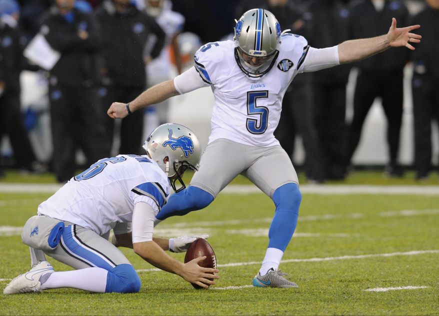 Detroit Lions Matt Prater (5) kicks a field goal during the second half of an NFL football game against the New York Giants Sunday, Dec. 18, 2016, in East Rutherford, N.J. (AP Photo/Bill Kostroun)