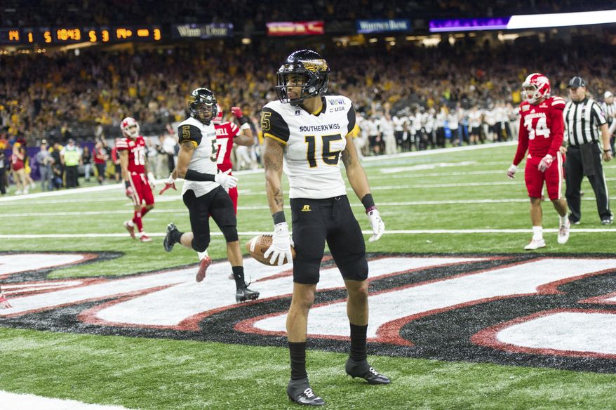 Southern Mississippi's Allenzae Staggers scores a touchdown against Louisiana-Lafayette during the New Orleans Bowl NCAA college football game in New Orleans, Saturday, Dec. 17, 2016. (Scott Clause /The Daily Advertiser via AP)