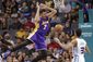 lakers_hornets_basketball_30916.jpg