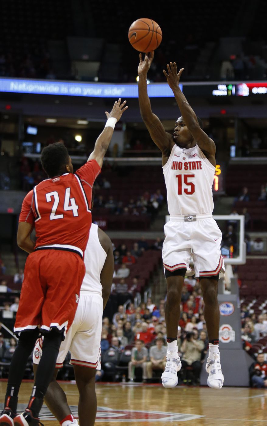 Ohio State guard Kam Williams, right, goes up for a shot against Youngstown State guard Cameron Morse during the first half of an NCAA college basketball game in Columbus, Ohio, Tuesday, Dec. 20, 2016. (AP Photo/Paul Vernon)