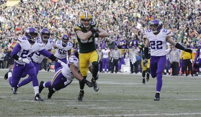 Green Bay Packers&#39; Jordy Nelson gets past Minnesota Vikings&#39; Eric Kendricks for a touchdown catch during the first half of an NFL football game Saturday, Dec. 24, 2016, in Green Bay, Wis. (AP Photo/Morry Gash)