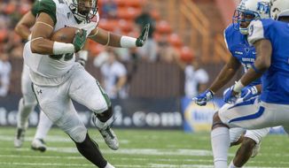 Hawaii wide receiver Ammon Barker, left, runs with the football for a first down after catching a pass on a fake-punt play against Middle Tennessee during the third quarter of the Hawaii Bowl NCAA college football game, Saturday, Dec. 24, 2016, in Honolulu. (AP Photo/Eugene Tanner)