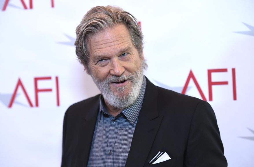Jeff Bridges arrives at the AFI Awards at the Four Seasons Hotel on Friday, Jan. 6, 2017, in Los Angeles. (Photo by Chris Pizzello/Invision/AP)
