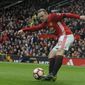 Manchester United&#39;s Wayne Rooney shoots at goal during the English FA Cup Third Round match between Manchester United and Reading at Old Trafford in Manchester, England, Saturday, Jan. 7, 2017. United won the match 4-0. (AP Photo/Rui Vieira)