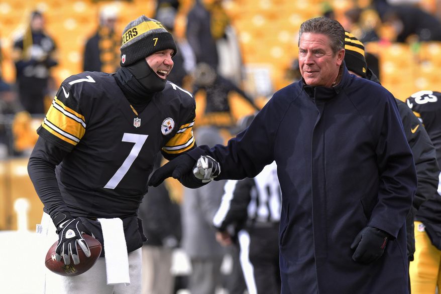 Pittsburgh Steelers quarterback Ben Roethlisberger (7) and Pro Football Hall of Fame former Miami Dolphins quarterback Dan Marino visit during warm ups before an AFC Wild Card NFL football game in Pittsburgh, Sunday, Jan. 8, 2017. (AP Photo/Don Wright)