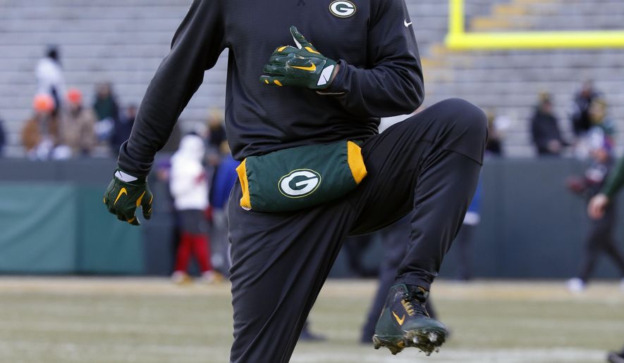 Green Bay Packers wide receiver Jordy Nelson warms up before an NFC wild-card NFL football game against the New York Giants, Sunday, Jan. 8, 2017, in Green Bay, Wis. (AP Photo/Mike Roemer)