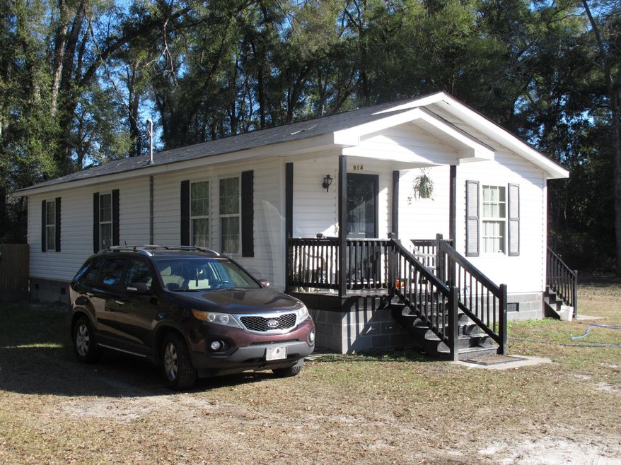This Friday, Jan. 13, 2017 photo, shows the exterior of a home in Walterboro, S.C. where Gloria Williams lived for years with a girl that authorities say was kidnapped as an infant 18 years ago from a hospital in Florida. Williams was arrested and charged with kidnapping and interference with custody. (AP Photo/Russ Bynum)