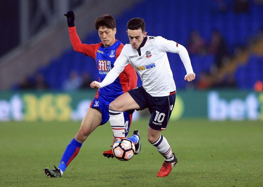 Crystal Palace's Lee Chung-yong, left, and Bolton Wanderers' Zach Clough battle for the ball during the English FA Cup, third round replay match at Selhurst Park, London, Tuesday Jan. 17, 2017. (Tim Goode/PA via AP)