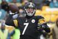 analyzing_the_qbs_football_93220.jpg