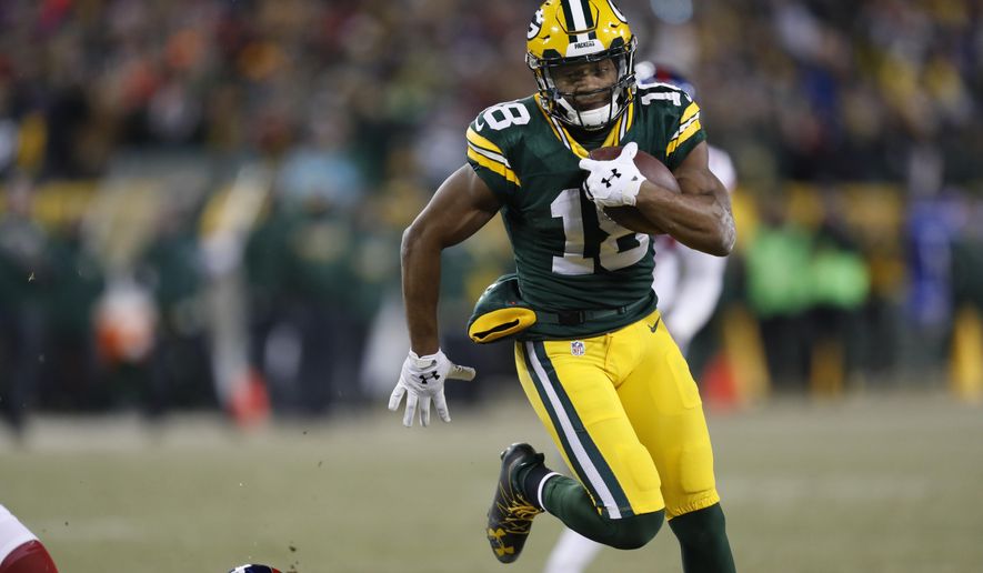 FILE - In this Sunday, Jan. 8, 2017 file photo, Green Bay Packers wide receiver Randall Cobb (18) runs during the second half of an NFC wild-card NFL football game against the New York Giants in Green Bay, Wis. The Green Bay Packers play the Atlanta Falcons in the NFC championship game, Sunday, Jan. 22, 2017. (AP Photo/Matt Ludtke, File)