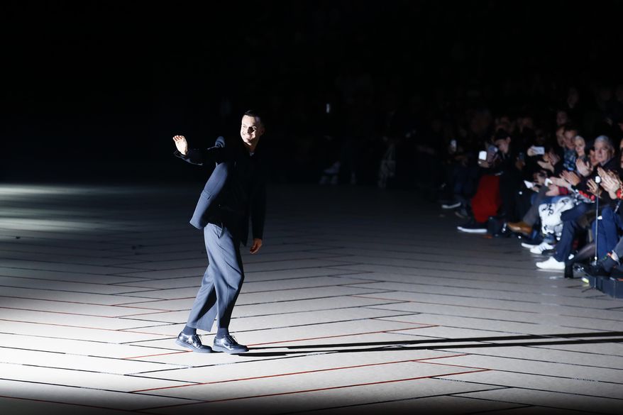 Belgian art director Kris van Assche acknowledges applause after the presentation of Christian Dior's Men fall-winter 2017-2018 fashion collection presented in Paris, Saturday, Jan. 21, 2017. (AP Photo/Francois Mori)