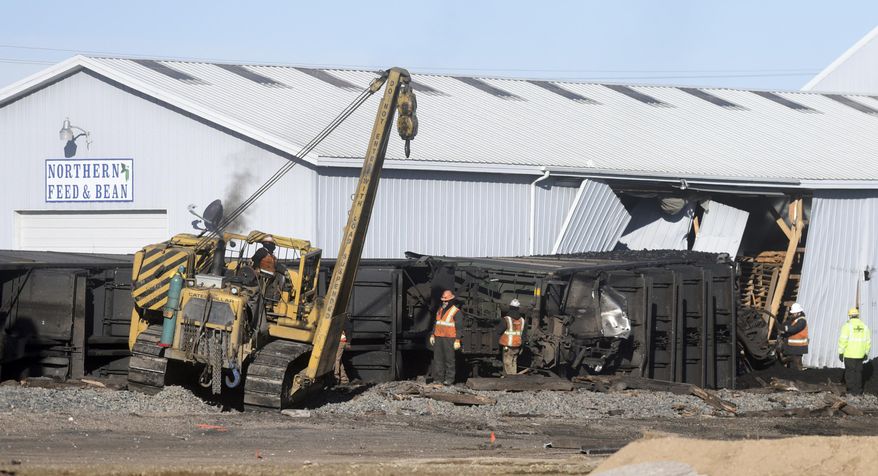 Crews work to pull train cars off the track after a train derailment, Thursday, Jan. 26, 2017, in Lucerne, Colo. (Joshua Polson/The Greeley Tribune via AP)