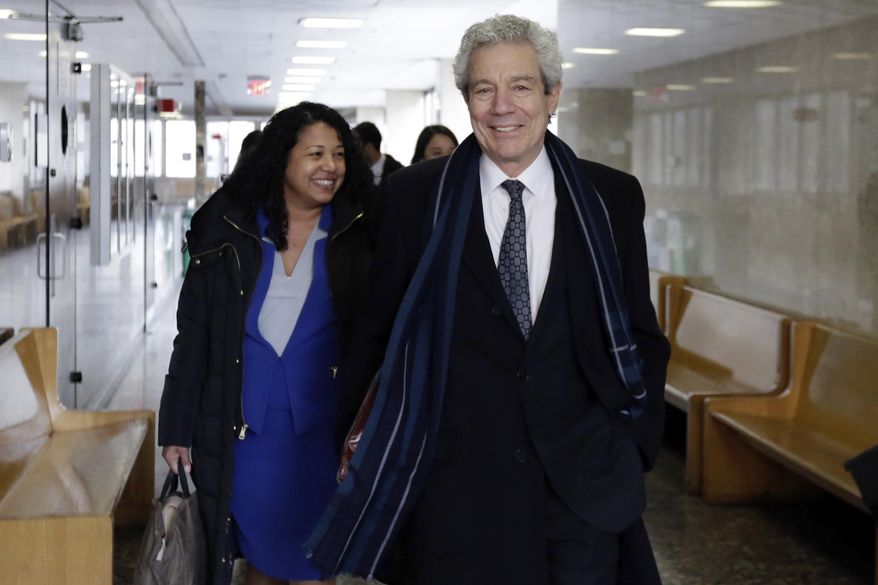 Defense attorney Harvey Fishbein arrives at court for closing arguments in the retrial of Pedro Hernandez, Monday, Jan. 30, 2017. After a jury deadlock last year, and Hernandez is back on trial, charged with kidnapping and killing 6-year-old Etan Patz in 1979. (AP Photo/Richard Drew)