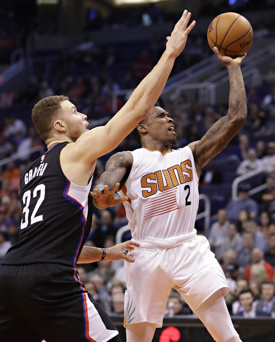Phoenix Suns guard Eric Bledsoe (2) shoots past Los Angeles Clippers forward Blake Griffin (32) during the second half of an NBA basketball game, Wednesday, Feb. 1, 2017, in Phoenix. (AP Photo/Matt York)