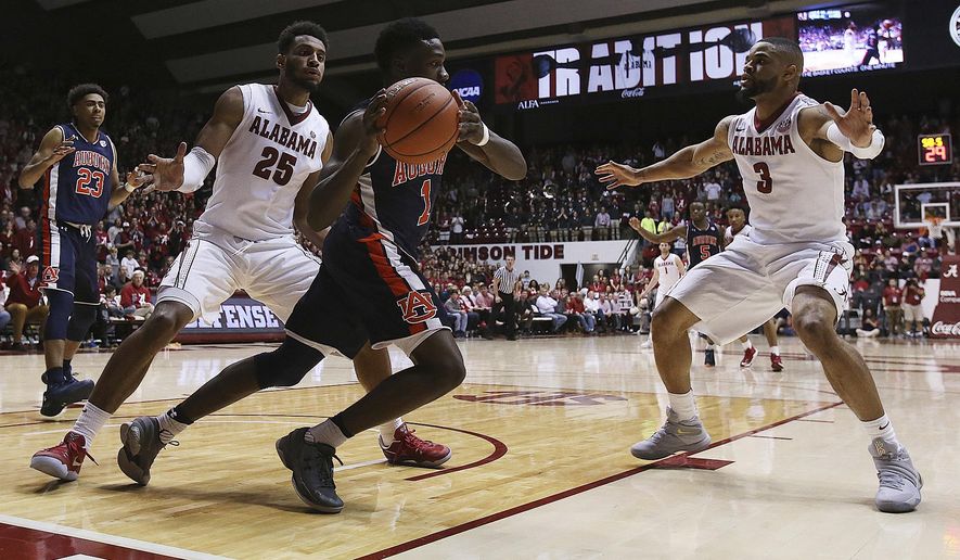 Auburn's Jared Harper (1) moves to get around Alabama's Braxton Key (25) and Corban Collins (3) during an NCAA college basketball game in Tuscaloosa, Ala., Saturday, Feb. 4, 2017. (Erin Nelson/The Tuscaloosa News via AP)