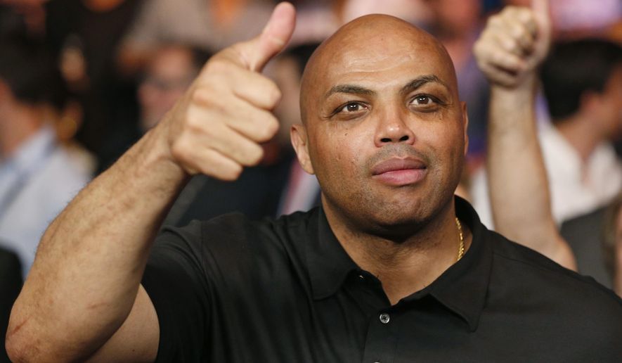 Charles Barkley joins the crowd before the start of the world welterweight championship bout between Floyd Mayweather Jr., and Manny Pacquiao in Las Vegas, May 2, 2015. (AP Photo/John Locher) ** FILE **