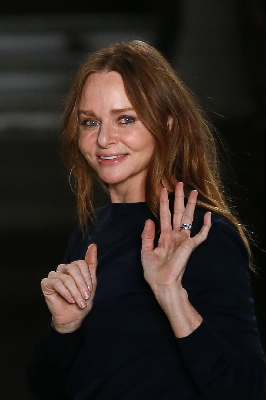 British fashion designer Stella McCartney waves after her Fall-Winter 2017/2018 ready-to-wear collection presented in Paris, Monday March 6, 2017. (AP Photo/Francois Mori)