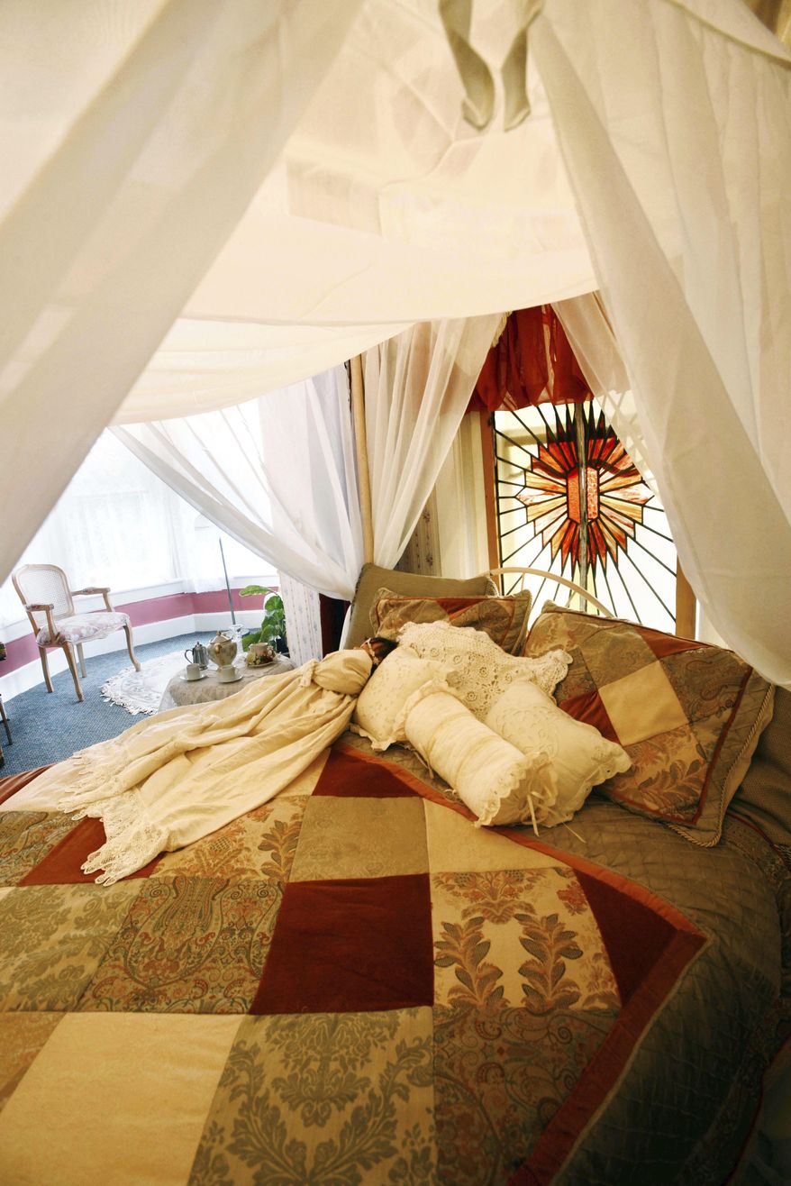 ADVANCE FOR RELEASE SUNDAY, MARCH 12, 2017 AND THEREAFTER - In this February 2017 photo, a canopy bed sits in one of the second floor bedrooms at the historic home Sunbright Manor in DeFuniak Springs, in Walton County, Florida. The home is currently listed for sale. (Devon Ravine/Northwest Florida Daily News via AP)