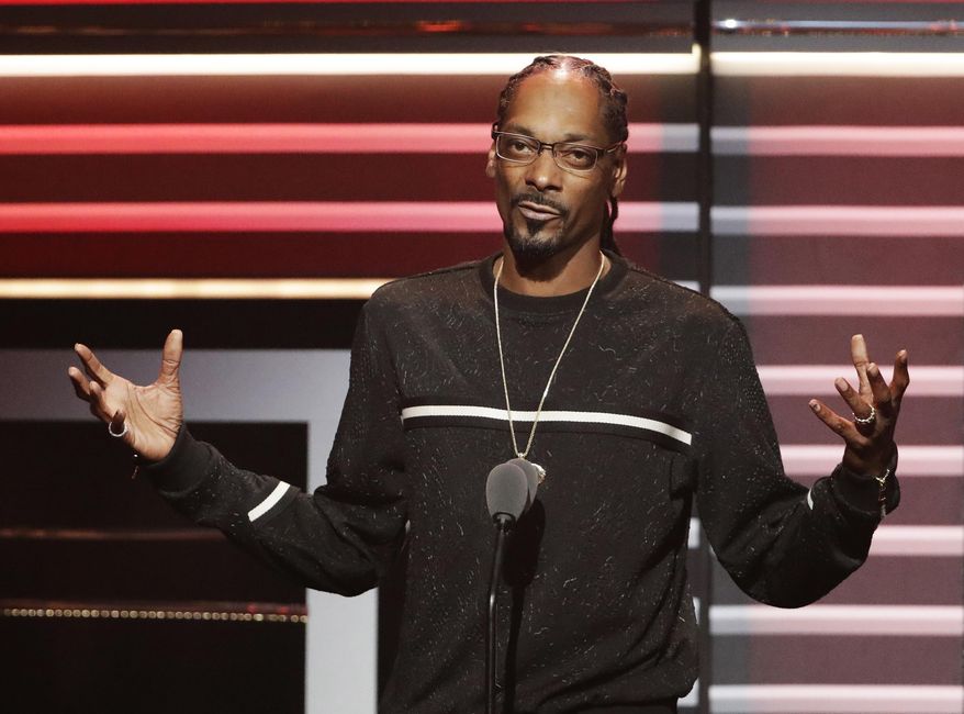 In this Sept. 17, 2016, file photo, Snoop Dogg speaks while being honored with the &amp;quot;I am Hip Hop&amp;quot; award at the BET Hip Hop Awards in Atlanta. Snoop Dogg&#39;s new music video, posted Monday, March 13, 2017, aims a toy gun at a clown dressed as President Donald Trump. The video is for a remixed version of the song “Lavender,” by Canadian group BADBADNOTGOOD featuring Snoop Dogg and Kaytranada. (AP Photo/David Goldman, File)