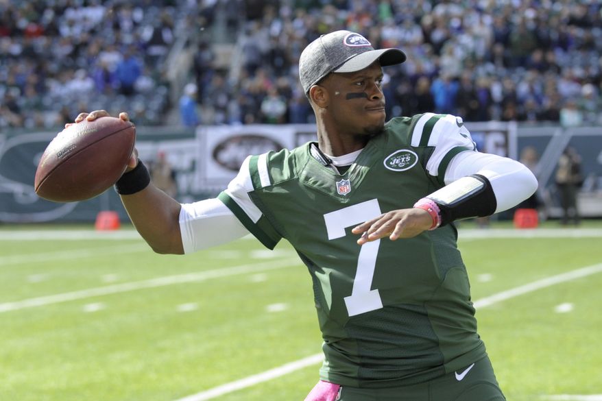 FILE - In this Oct. 23, 2016, file photo, New York Jets quarterback Geno Smith (7) warms up before an NFL football game, against the Baltimore Ravens, in East Rutherford, N.J. A person familiar with the decision tells The Associated Press that quarterback Geno Smith has agreed to terms with the New York Giants. Like receiver Brandon Marshall last week, Smith is leaving the Jets but remaining in the same stadium. The person spoke on condition of anonymity because the deal has not been announced. (AP Photo/Bill Kostroun, File)