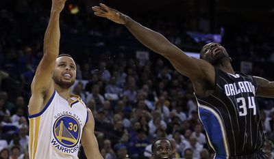 Golden State Warriors' Stephen Curry shoots over Orlando Magic's Jeff Green (34) during the second half of an NBA basketball game Thursday, March 16, 2017, in Oakland, Calif. (AP Photo/Ben Margot)