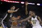 bucks_warriors_basketball_81638.jpg