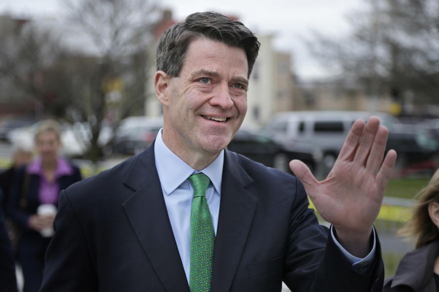 Bill Baroni arrives for sentencing at federal court in Newark, N.J., Wednesday, March 29, 2017. Baroni and Bridget Kelly, former aides to New Jersey Gov. Chris Christie, are scheduled to be sentenced Wednesday for their roles in the 2013 George Washington Bridge lane-closing scandal. (AP Photo/Seth Wenig)
