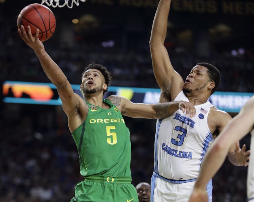 Oregon guard Tyler Dorsey (5) drives to the basket past North Carolina forward Kennedy Meeks (3) during the second half in the semifinals of the Final Four NCAA college basketball tournament, Saturday, April 1, 2017, in Glendale, Ariz. (AP Photo/Mark Humphrey)