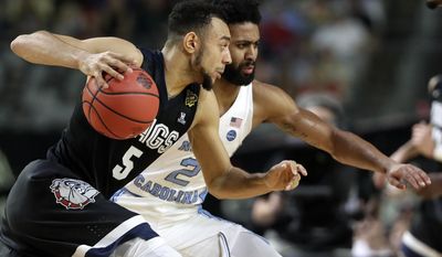 Gonzaga&#39;s Nigel Williams-Goss (5) drives against North Carolina&#39;s Joel Berry II (2) during the first half in the finals of the Final Four NCAA college basketball tournament, Monday, April 3, 2017, in Glendale, Ariz. (AP Photo/Mark Humphrey)
