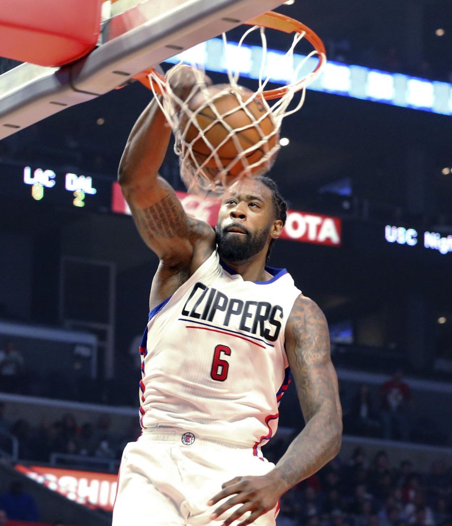 CORRECTS DATE - Los Angeles Clippers' Alan Anderson (9) scores against the Dallas Mavericks during the first half of an NBA basketball game in Los Angeles on Wednesday, April 5, 2017. (AP Photo/Reed Saxon)