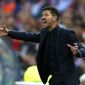 Atletico&#x27;s head coach Diego Simeone gestures during the Champions League quarterfinal first leg soccer match between Atletico Madrid and Leicester City at the Vicente Calderon stadium in Madrid, Wednesday, April 12, 2017. (AP Photo/Francisco Seco)