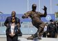 dodgers_robinson_statue_baseball_24690.jpg