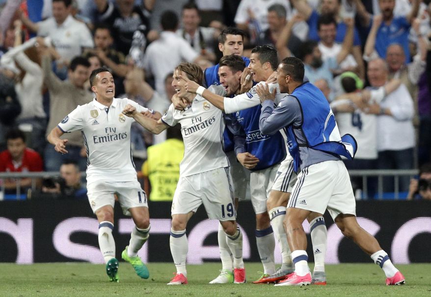 Real Madrid&#39;s Cristiano Ronaldo, 2nd right, celebrates after scoring his side&#39;s second goal during the Champions League quarterfinal second leg soccer match between Real Madrid and Bayern Munich at Santiago Bernabeu stadium in Madrid, Spain, Tuesday April 18, 2017. (AP Photo/Daniel Ochoa de Olza)